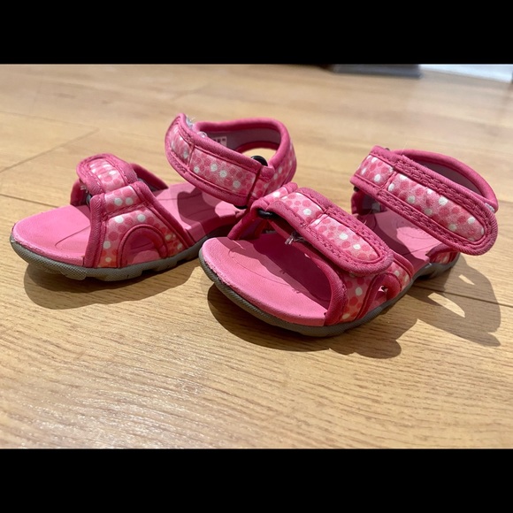 Bogs girl Size 9 pink Sandals. - Picture 2 of 4